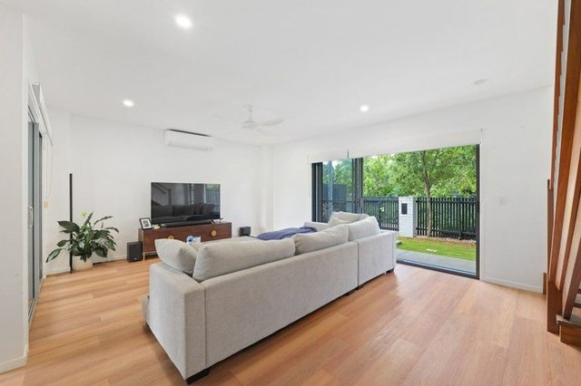 2/12 Dann Walk, QLD 4553