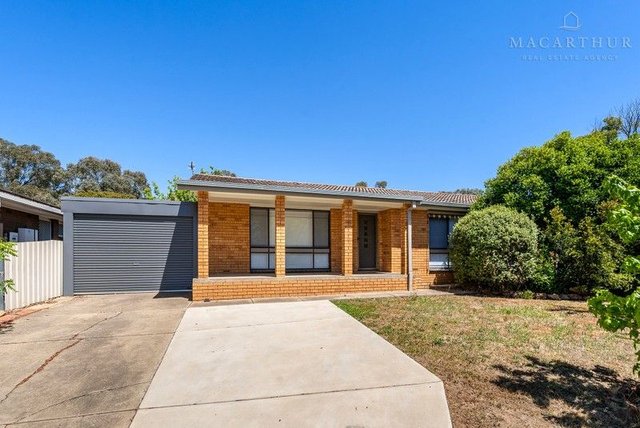 8 Pinaroo Drive, NSW 2650