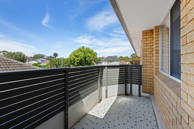 https://images.allhomes.com.au/property/photo/8eeff0c62b807e471eb66e3e12cfbcba_hd.jpg