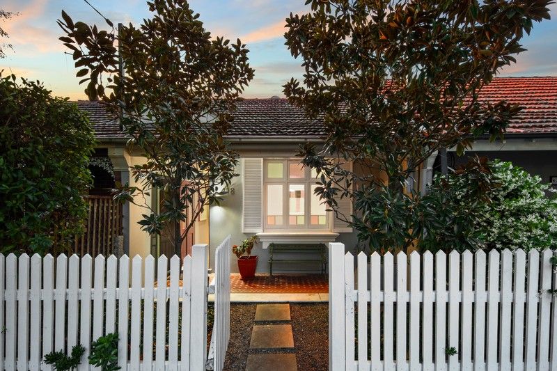 https://images.allhomes.com.au/property/photo/8f22149dd77c900cf810e8bff69b9e1b_hd.jpg