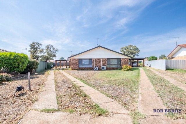 8 Greenway Place, NSW 2830