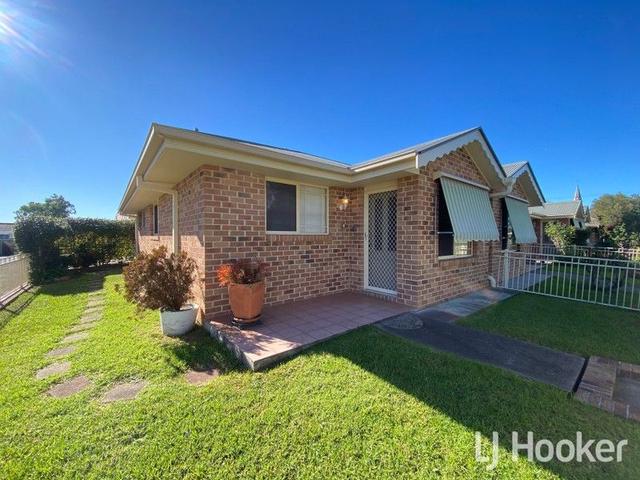 8/20 Henderson Street, NSW 2360