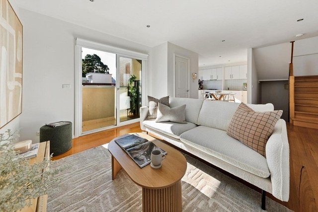 2/11 Wolseley Street, VIC 3058