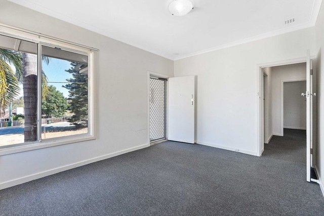 4 Caliban Way, WA 6163