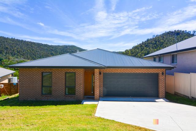 13 Henderson Place, NSW 2790