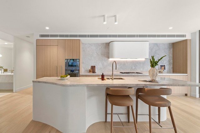 2/13-15 Chairlift Avenue, QLD 4218