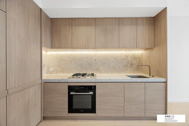 210/21 Irving Ave, VIC 3128