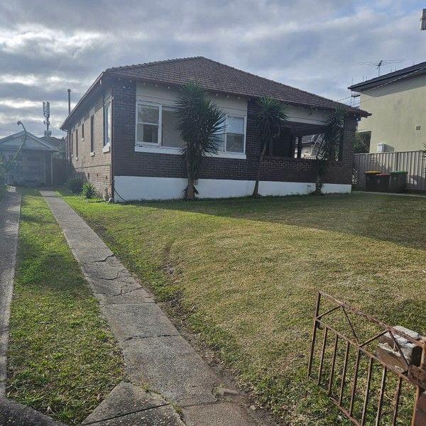 9 Farnham Ave, NSW 2196
