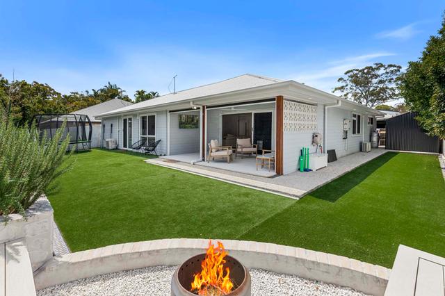 7 Nics Court, QLD 4035