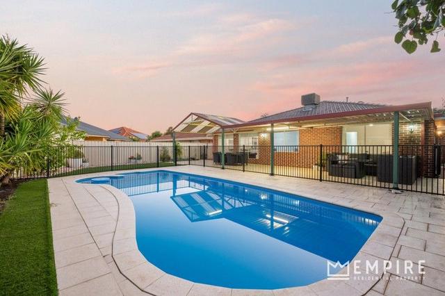 6 The Pines Grove, WA 6164