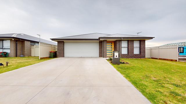 127 Champagne Drive, NSW 2830