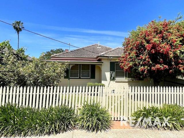 7 Albury Street, NSW 2650