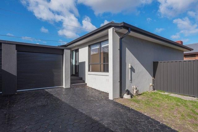 2/237-239 Westall Road, VIC 3169