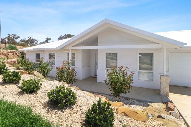 22 Bennelong  Crescent, NSW 2650