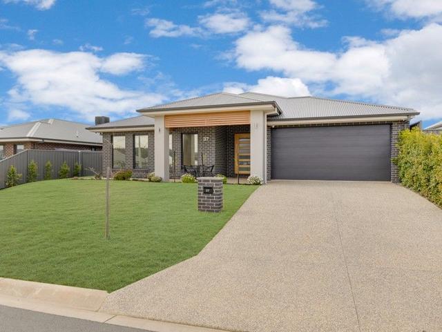 37 Sittella Way, NSW 2640