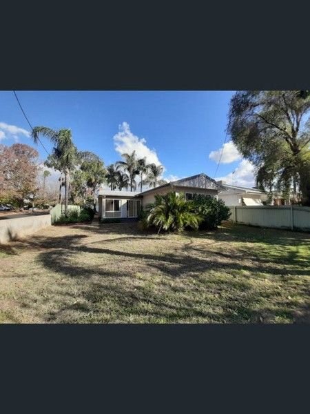 33 High St, NSW 2830