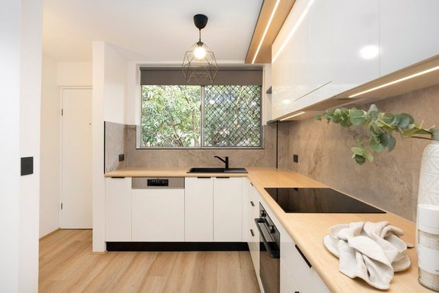 2/51 Gustavson Street, QLD 4103