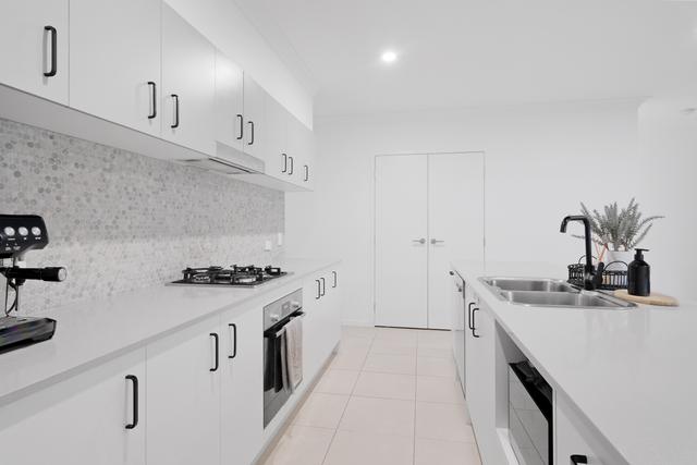 64 Carbeen Circuit, QLD 4300