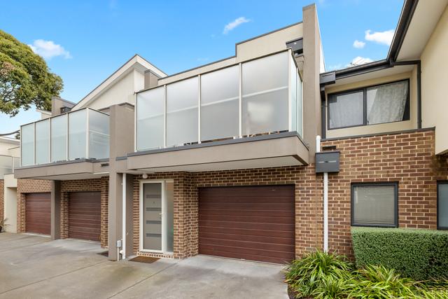 2/5 Conway Court, VIC 3155