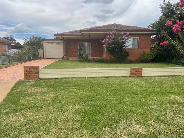 18 Laughton Street, NSW 2830