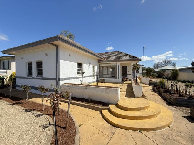 27 Thornhill Street, NSW 2594