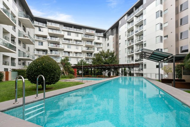 8/20 Moore Street, ACT 2612