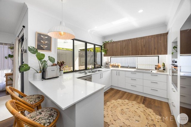 2/10 Centenary Crescent, QLD 4558