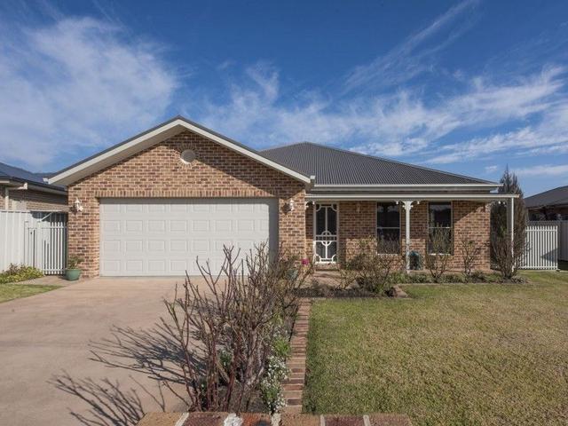 8 Dickson  Court, NSW 2850