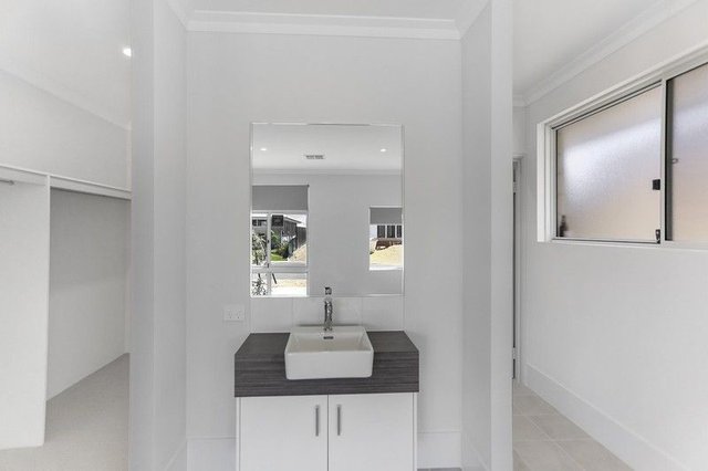 16 Pensacola Grove, WA 6210