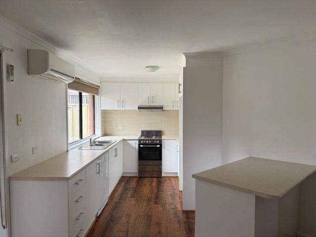 1/3 Nanworen  Crescent, VIC 3215