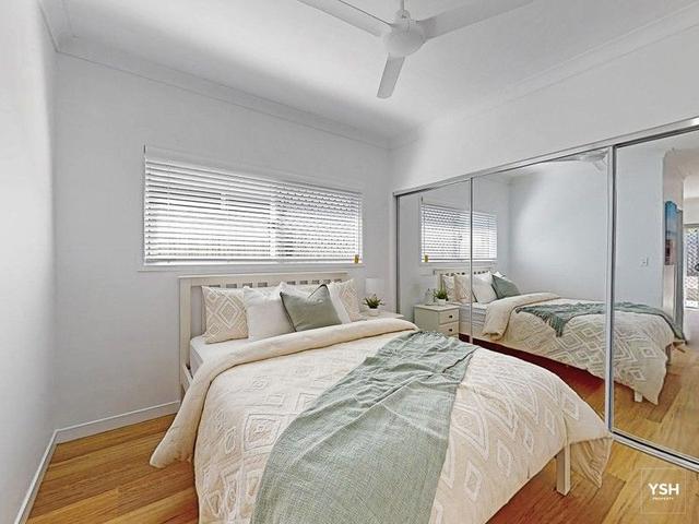 2/24 Halcomb St, QLD 4034