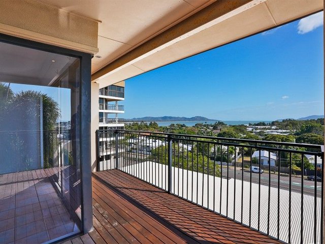 1/27 Gilbert  Crescent, QLD 4810