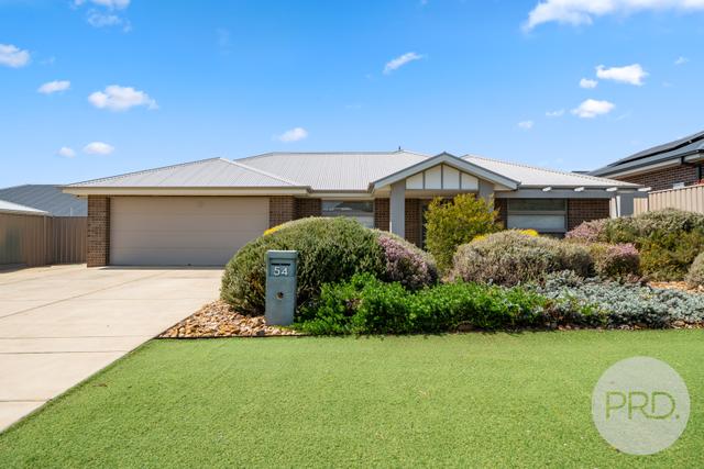 54 Lingiari Drive, NSW 2650