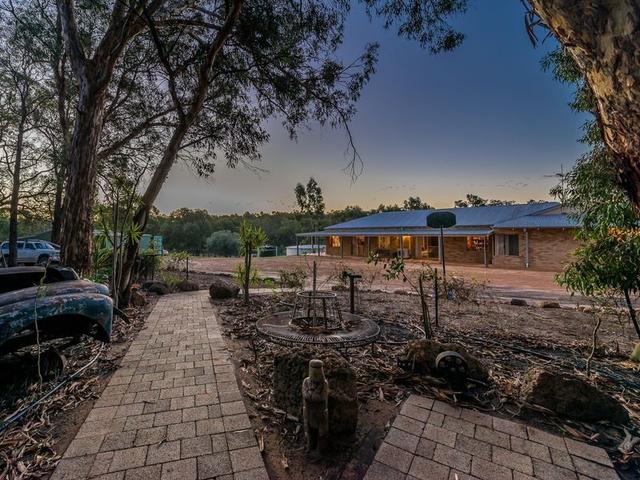 18 Meadowbrook Ramble, WA 6084