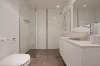Bathroom (2013-02-14)