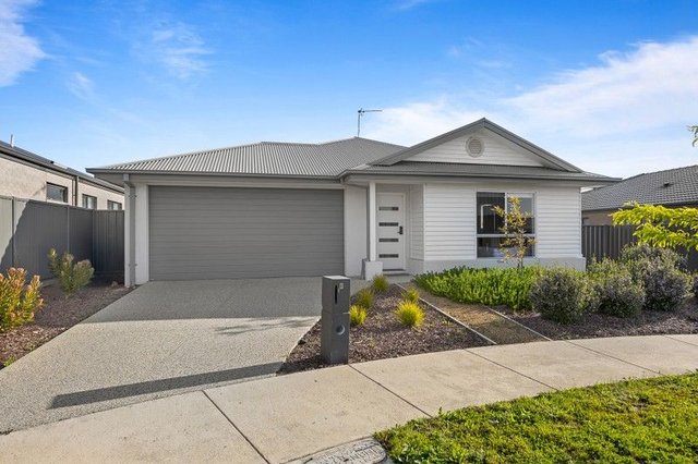 8 Warbler Court, VIC 3358