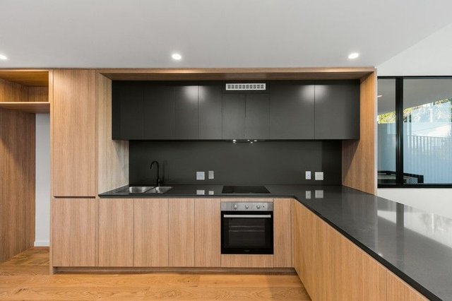 2/152 Scarborough Beach  Road, WA 6019