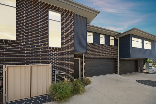 2/74 Uriarra Road, NSW 2620