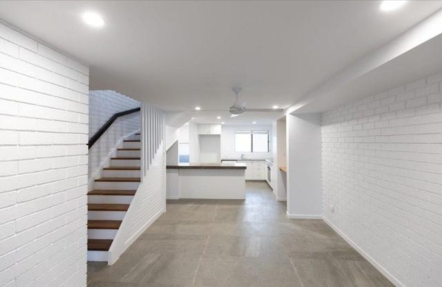 2/78 Petrel Avenue, QLD 4218