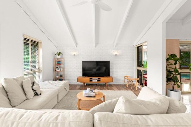2 Saint John Court, QLD 4226