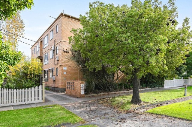 1/21 Richardson, VIC 3040