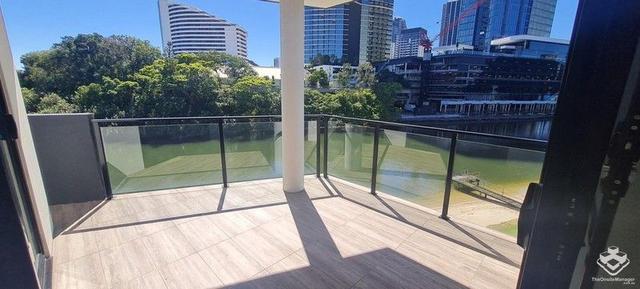 ID:21159979/9 Hooker Boulevard, QLD 4218