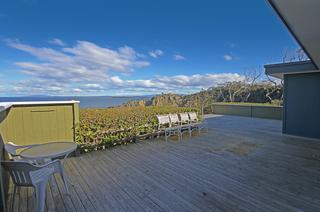 Extended front deck & BBQ area