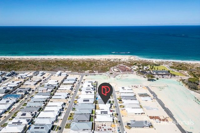 13 Holiday Way, WA 6035