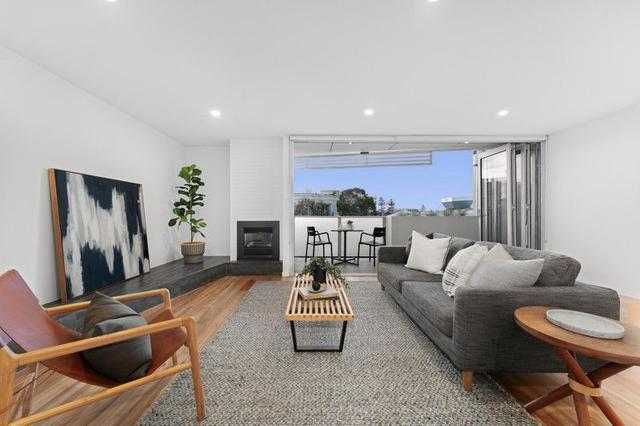 1/4 Small Street, VIC 3188