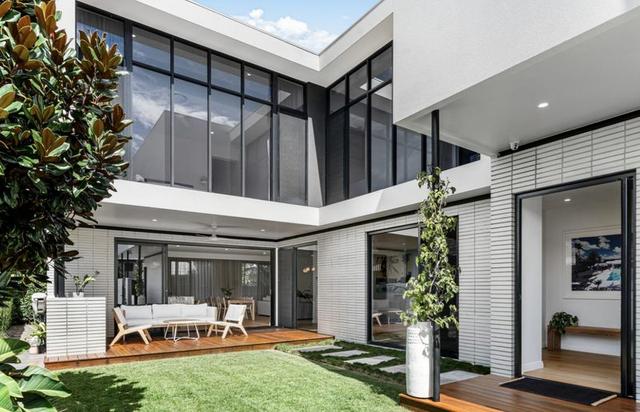 32 Francis Street, QLD 4218