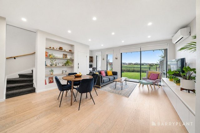 212 Sanctuary Lakes North Boulevard, VIC 3030