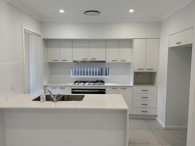 12 Flood Ave, NSW 2179