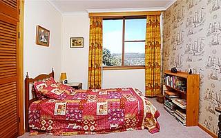 Bed 4 (2004-03-24)