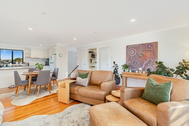 1/32 Berrambool Drive, NSW 2548